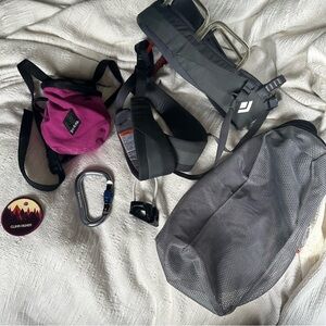 Black Diamond Climbing Harness Package with Prana Chalk Bag